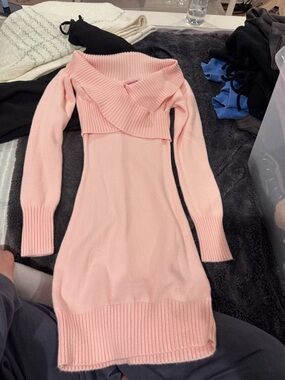 Edikted Light Pink Ribbed Off-Shoulder Knit Dress